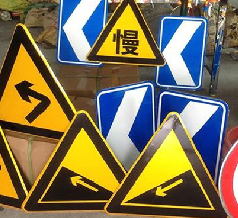 湖州标识标牌中颜色的确定是很重要的。